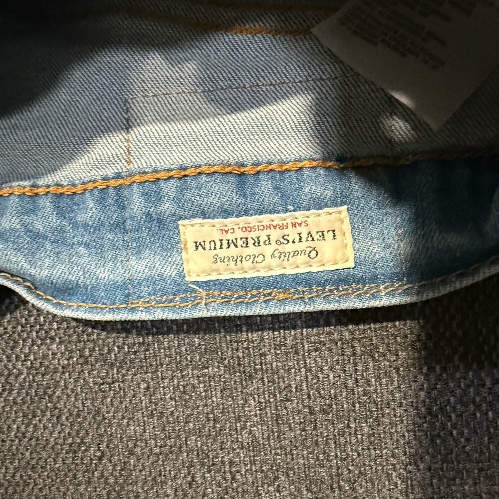 Levi's Distressed Light Blue Skinny Jeans - Picture 4 of 13